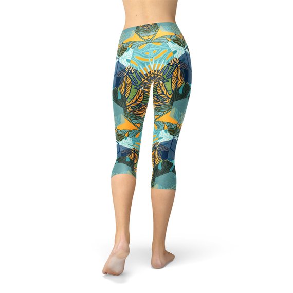 Avesa™ Hexagon Floral Capri Leggings